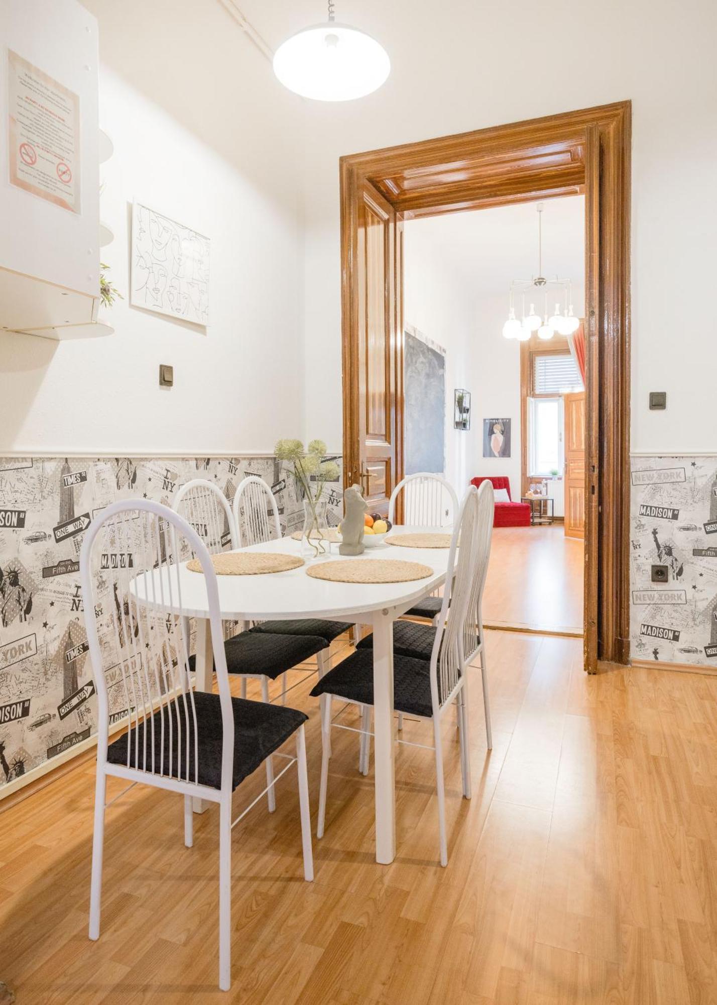 Makin' Memories-best Location In Heart Of Centre Apartman